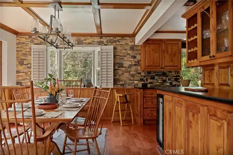 Dining - 915 Trinity, Lake Arrowhead, CA 92352 photo 4 of 5