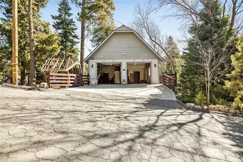 Exterior - 915 Trinity, Lake Arrowhead, CA 92352 photo 6 of 9