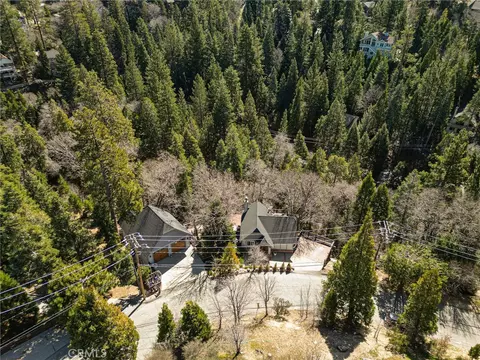 View/Area - 915 Trinity, Lake Arrowhead, CA 92352 photo 3 of 5