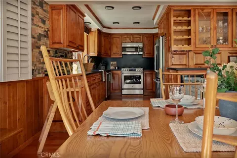 Dining - 915 Trinity, Lake Arrowhead, CA 92352 photo 2 of 5