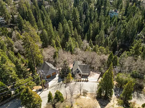 View/Area - 915 Trinity, Lake Arrowhead, CA 92352 photo 3 of 5