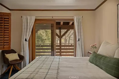 Bedroom - 915 Trinity, Lake Arrowhead, CA 92352 photo 6 of 8