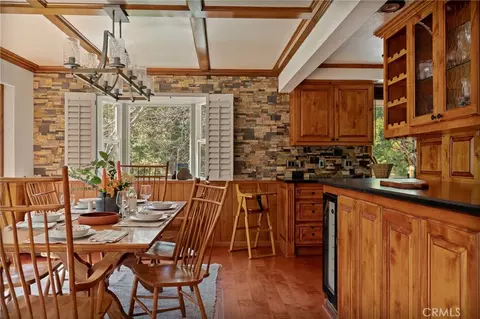Dining - 915 Trinity, Lake Arrowhead, CA 92352 photo 4 of 5