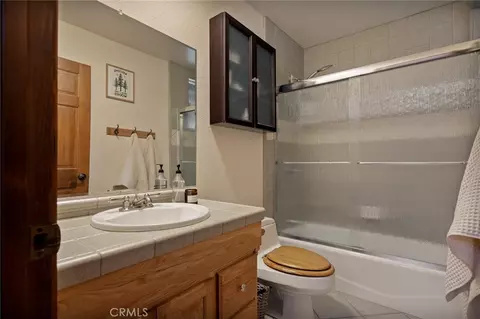 Bath - 915 Trinity, Lake Arrowhead, CA 92352 photo 3 of 4