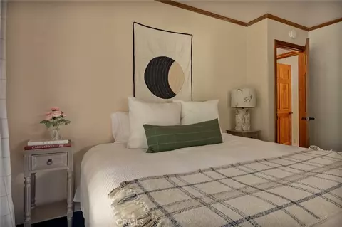 Bedroom - 915 Trinity, Lake Arrowhead, CA 92352 photo 6 of 9