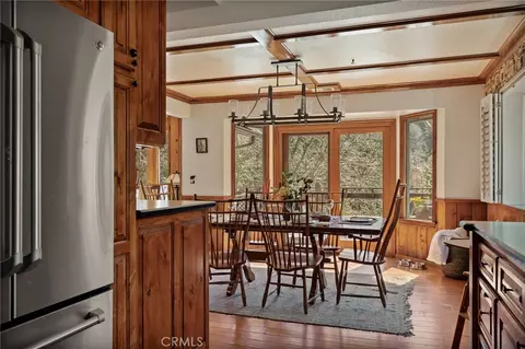 Dining - 915 Trinity, Lake Arrowhead, CA 92352 photo 3 of 5