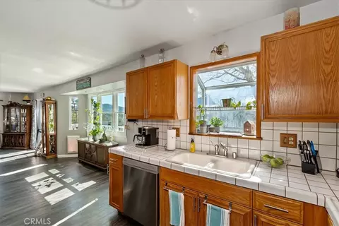 Kitchen - 1211 Yosemite, Lake Arrowhead, CA 92352 photo 4 of 7