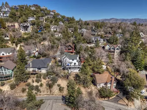 View/Area - 1211 Yosemite, Lake Arrowhead, CA 92352 photo 3 of 4