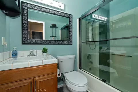 Bath - 1211 Yosemite, Lake Arrowhead, CA 92352 photo 3 of 4