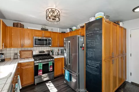 Kitchen - 1211 Yosemite, Lake Arrowhead, CA 92352 photo 3 of 7