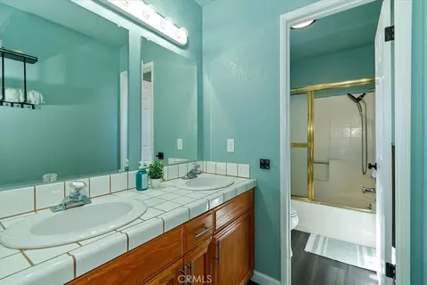 Bath - 1211 Yosemite, Lake Arrowhead, CA 92352 photo 2 of 4