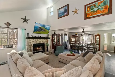 Living - 1211 Yosemite, Lake Arrowhead, CA 92352 photo 2 of 5