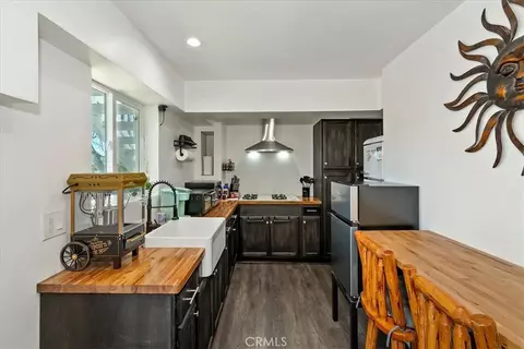 Kitchen - 1211 Yosemite, Lake Arrowhead, CA 92352 photo 5 of 7