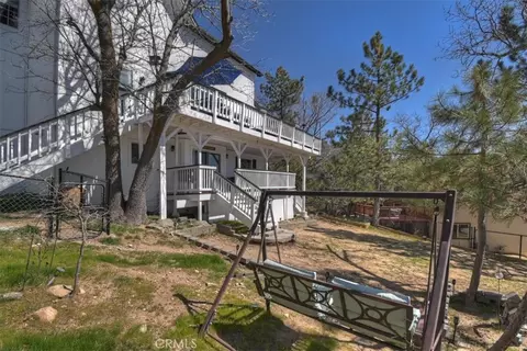 Exterior - 1211 Yosemite, Lake Arrowhead, CA 92352 photo 15 of 17