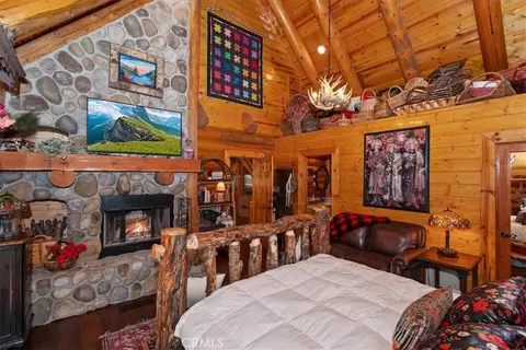 Bedroom - 28730 Potomac, Lake Arrowhead, CA 92352 photo 2 of 5
