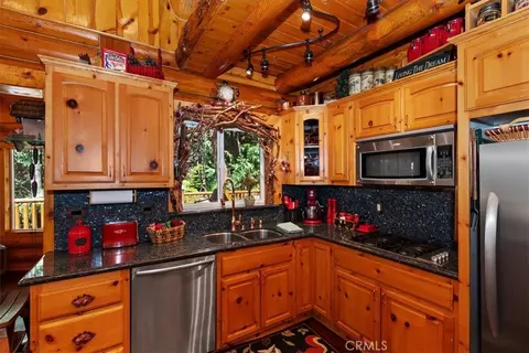 Kitchen - 28730 Potomac, Lake Arrowhead, CA 92352 photo 4 of 5