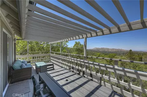 Exterior - 28738 Bryce Dr, Lake Arrowhead, CA 92352 photo 5 of 8