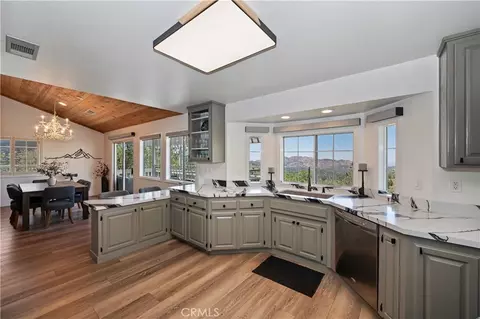 Kitchen - 28738 Bryce Dr, Lake Arrowhead, CA 92352 photo 6 of 6