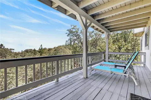 Exterior - 28738 Bryce Dr, Lake Arrowhead, CA 92352 photo 3 of 12