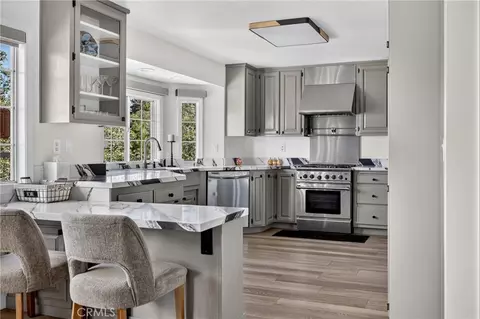 Kitchen - 28738 Bryce Dr, Lake Arrowhead, CA 92352 photo 1 of 7