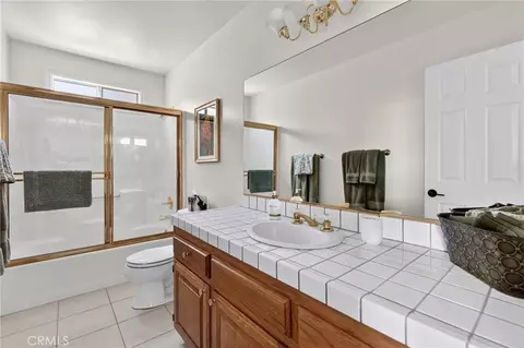 Bath - 28738 Bryce Dr, Lake Arrowhead, CA 92352 photo 5 of 6