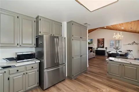 Kitchen - 28738 Bryce Dr, Lake Arrowhead, CA 92352 photo 3 of 6