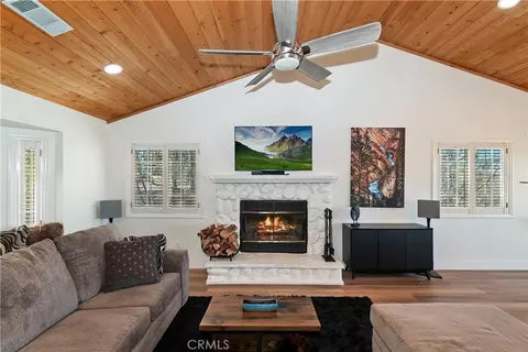 Living - 28738 Bryce Dr, Lake Arrowhead, CA 92352 photo 4 of 6