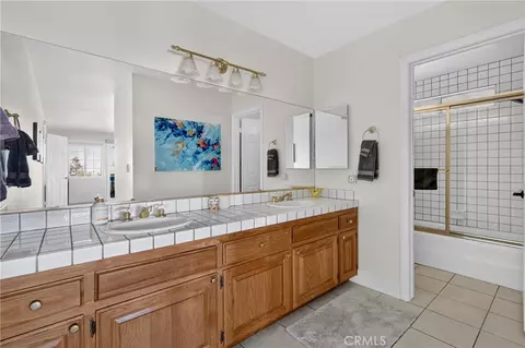 Bath - 28738 Bryce Dr, Lake Arrowhead, CA 92352 photo 2 of 6