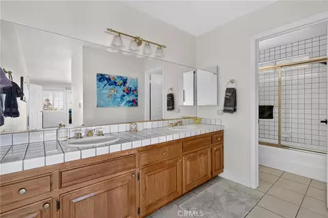 Bath - 28738 Bryce Dr, Lake Arrowhead, CA 92352 photo 2 of 6