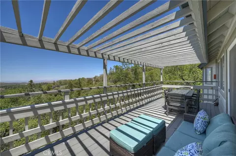 Exterior - 28738 Bryce Dr, Lake Arrowhead, CA 92352 photo 6 of 8