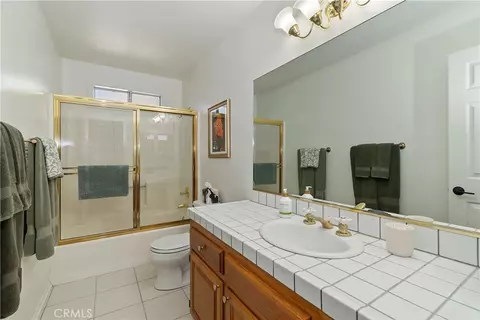 Bath - 28738 Bryce Dr, Lake Arrowhead, CA 92352 photo 3 of 4