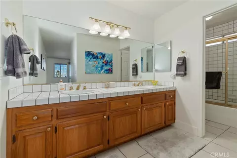 Bath - 28738 Bryce Dr, Lake Arrowhead, CA 92352 photo 2 of 4