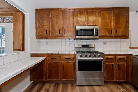 Kitchen - 828 Tehama Dr, Big Bear Lake, CA 92315 photo 3 of 5