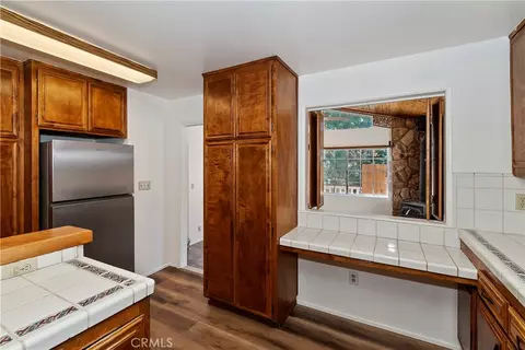 Kitchen - 828 Tehama Dr, Big Bear Lake, CA 92315 photo 5 of 5