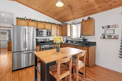 Kitchen - 921 Wendy, Big Bear City, CA 92314 photo 1 of 3