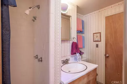 Bath - 41789 Comstock, Big Bear Lake, CA 92315 photo 4 of 4