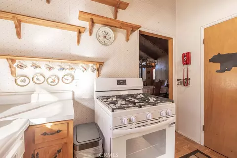 Kitchen - 41789 Comstock, Big Bear Lake, CA 92315 photo 3 of 3