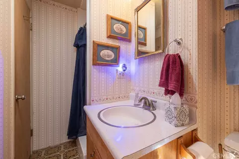 Bath - 41789 Comstock, Big Bear Lake, CA 92315 photo 3 of 4