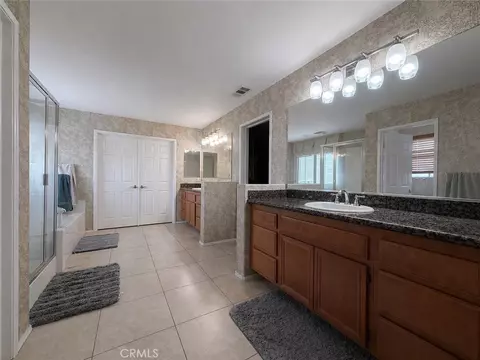 Bath - 562 Quigley Ln, Perris, CA 92570 photo 2 of 4