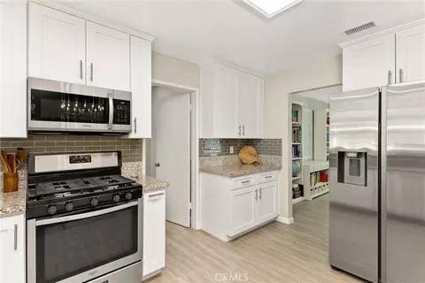 Kitchen - 28216 Eucalyptus, Highland, CA 92346 photo 4 of 5