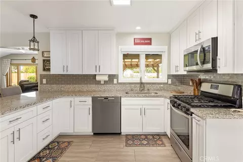 Kitchen - 28216 Eucalyptus, Highland, CA 92346 photo 2 of 5
