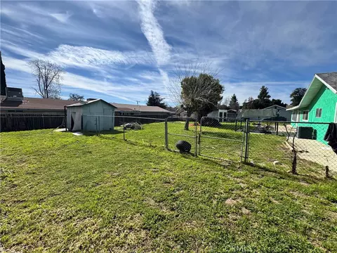 Exterior - 32271 Avenue E, Yucaipa, CA 92399 photo 6 of 13