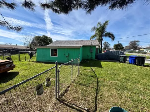 Exterior - 32271 Avenue E, Yucaipa, CA 92399 photo 2 of 13