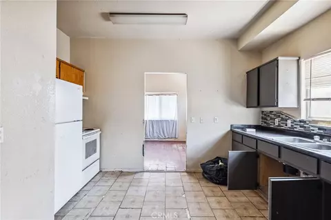 Entry Way - 518 A St, Needles, CA 92363 photo 4 of 5