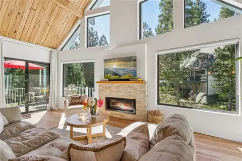 Living - 113 Brentwood, Lake Arrowhead, CA 92352 photo 3 of 4