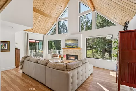 Living - 113 Brentwood, Lake Arrowhead, CA 92352 photo 2 of 4