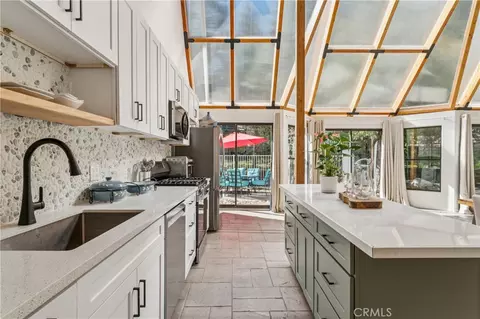 Kitchen - 113 Brentwood, Lake Arrowhead, CA 92352 photo 2 of 4