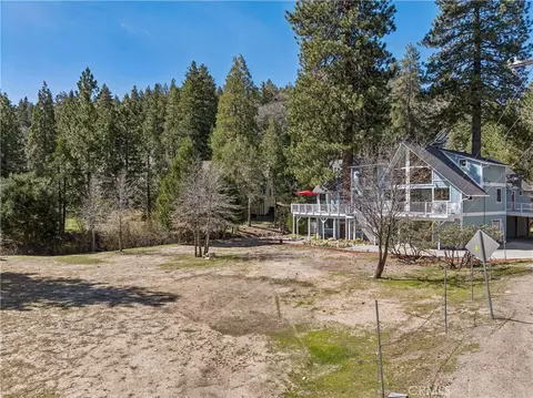 Exterior - 113 Brentwood, Lake Arrowhead, CA 92352 photo 9 of 15