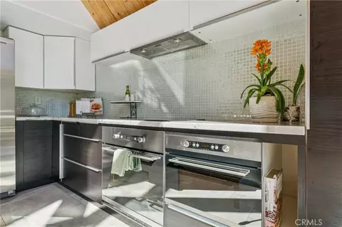 Kitchen - 113 Brentwood, Lake Arrowhead, CA 92352 photo 3 of 4