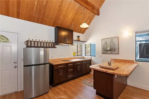 Kitchen - 113 Brentwood, Lake Arrowhead, CA 92352 photo 4 of 4